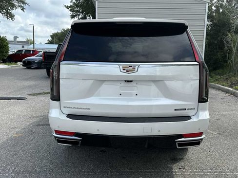 Used 2023 Cadillac Escalade Premium Luxury AWD/4WD image 5