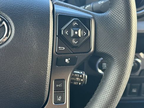 Used 2022 Toyota Tacoma TRD Off-Road AWD/4WD image 26