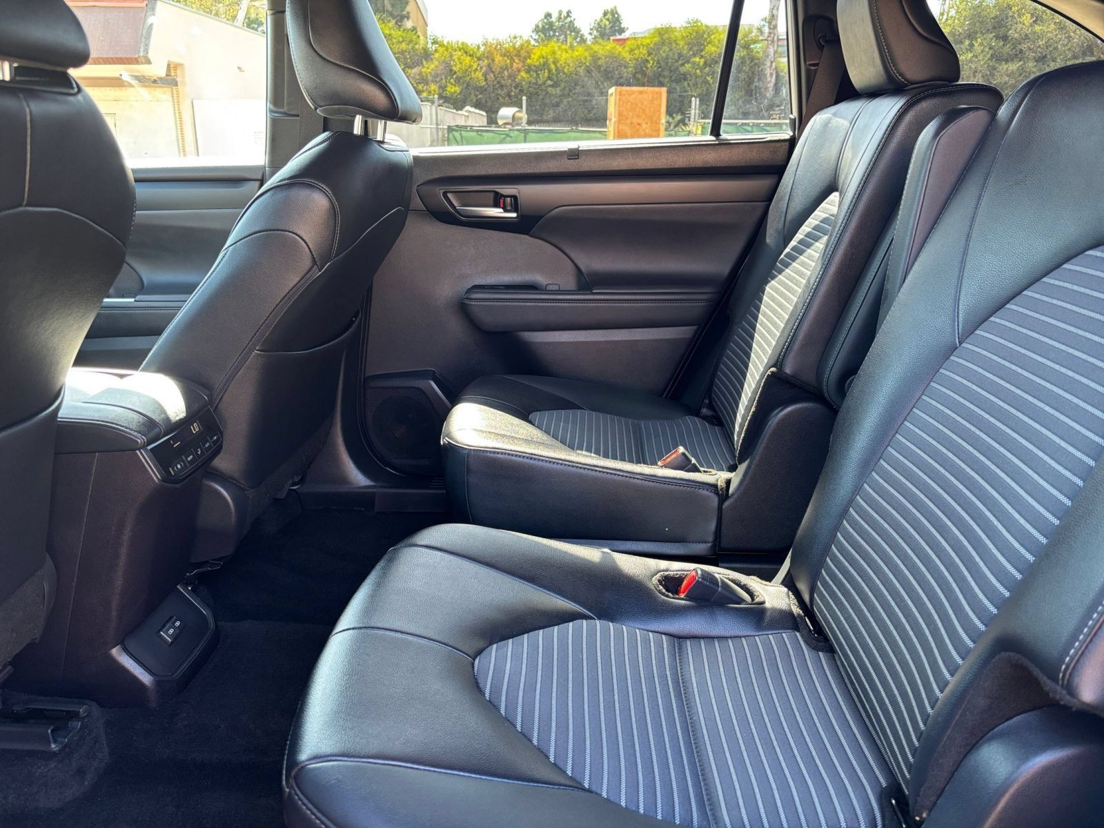 Used 2025 Toyota Highlander XSE AWD/4WD image 26