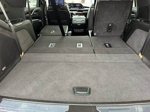 Used 2021 Cadillac Escalade Premium Luxury RWD image 18