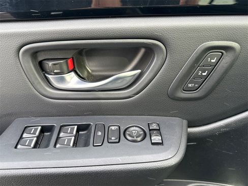 Certified 2025 Honda Pilot TrailSport image 20