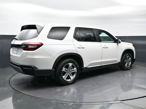 Used 2025 Honda Pilot EX-L image 5