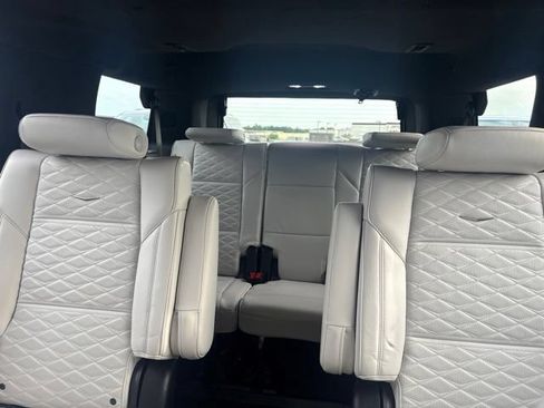 Used 2025 Cadillac Escalade Sport Platinum w/ LPO, ONYX Package AWD/4WD image 4