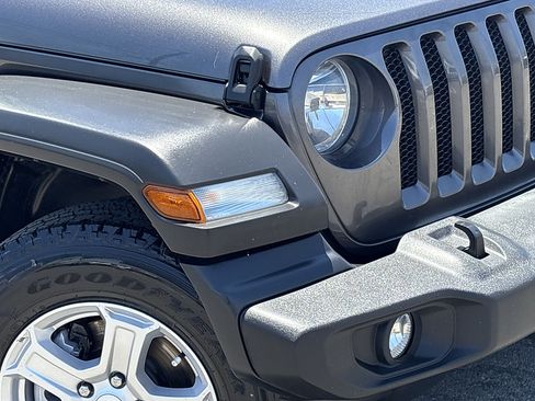 Used 2022 Jeep Wrangler Sport AWD/4WD image 8