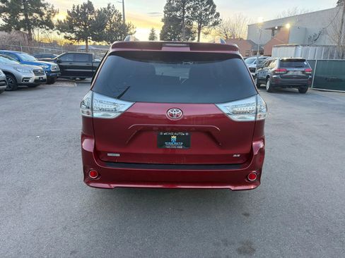 Used 2015 Toyota Sienna SE Premium image 7