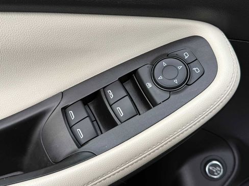 Used 2023 Buick Encore GX Essence w/ Experience Buick Package image 12