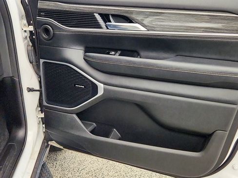Used 2022 Jeep Wagoneer Series III AWD/4WD image 25