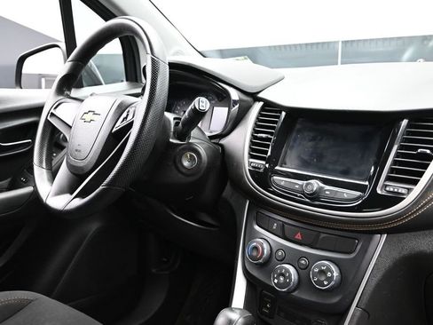 Used 2018 Chevrolet Trax LS FWD image 16