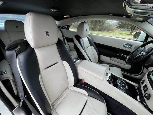 Used 2016 Rolls-Royce Wraith RWD image 31