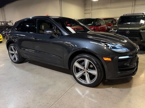 Used 2024 Porsche Macan Base AWD 4dr SUV w/ Premium Plus Package image 30