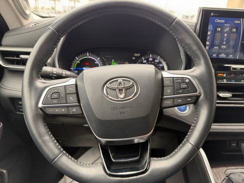 Used 2020 Toyota Highlander Platinum image 9
