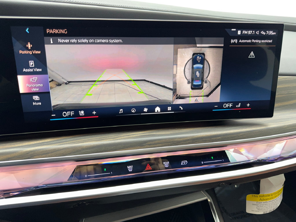 Used 2024 BMW i7 xDrive60 w/ Executive Package AWD/4WD image 65