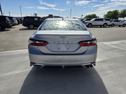 Used 2024 Toyota Camry SE image 4