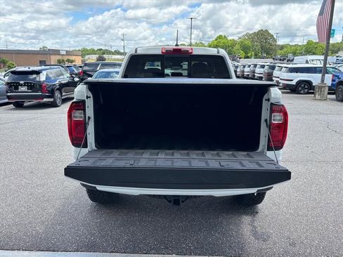 Used 2024 GMC Canyon AT4X AWD/4WD image 3