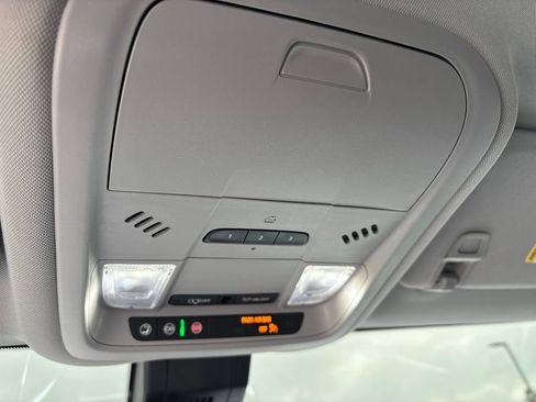 Used 2024 Chevrolet Equinox Premier FWD image 19