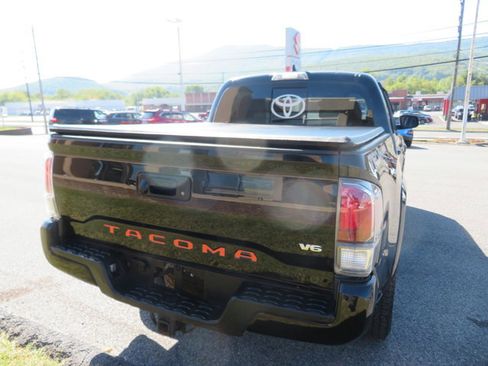 Used 2020 Toyota Tacoma TRD Sport image 4