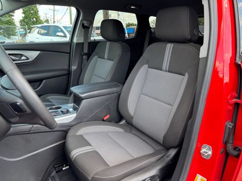 Used 2025 Chevrolet Blazer LT FWD image 32