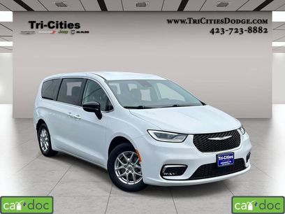 Used 2024 Chrysler Pacifica Touring-L