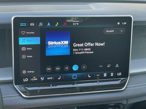 Used 2025 Volkswagen Tiguan SE image 10