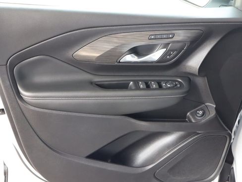 Used 2024 GMC Terrain SLT FWD image 18