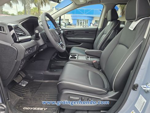 New 2026 Honda Odyssey Touring image 9