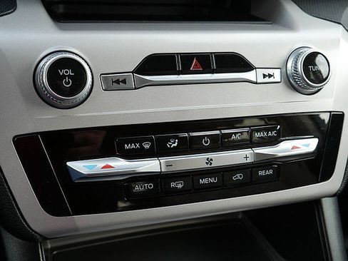 Used 2023 Ford Explorer 4WD image 39