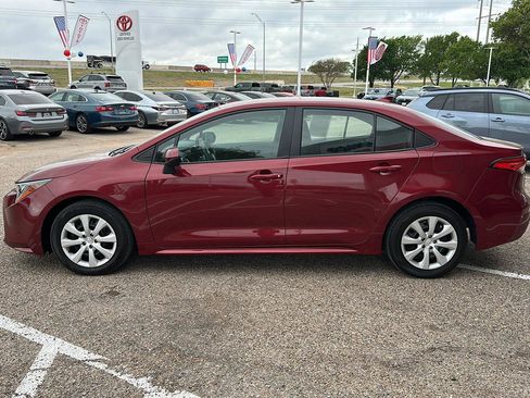 Used 2025 Toyota Corolla LE image 6