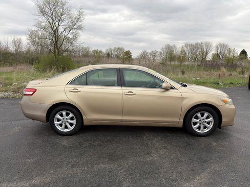Used 2011 Toyota Camry LE w/ LE Extra-Value Pkg image 8