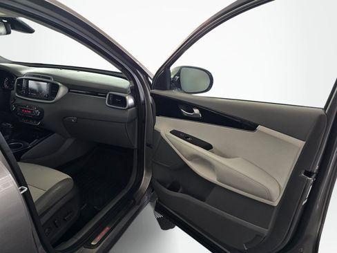 Used 2019 Kia Sorento SX FWD image 43