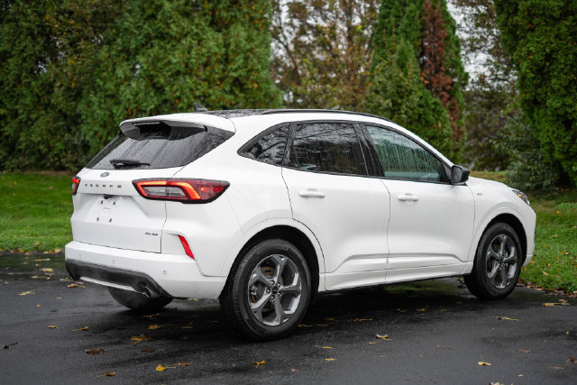 Used 2024 Ford Escape ST-Line w/ Tech Pack #1 AWD/4WD image 5
