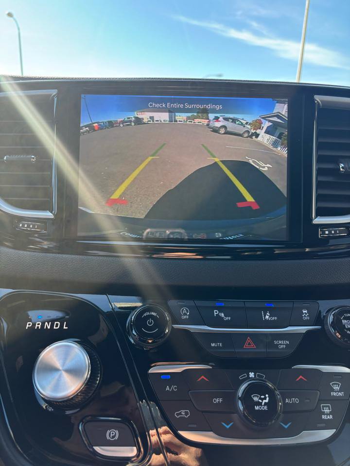 Used 2025 Chrysler Pacifica Select FWD image 38