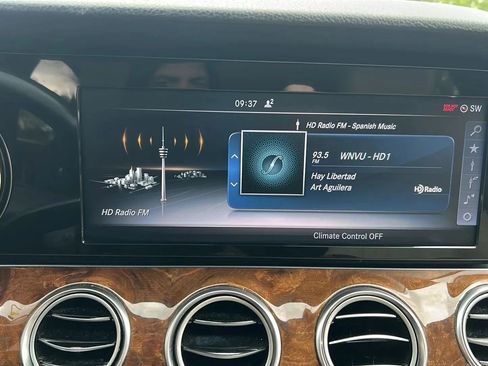 Used 2017 Mercedes-Benz E 300 4MATIC image 30
