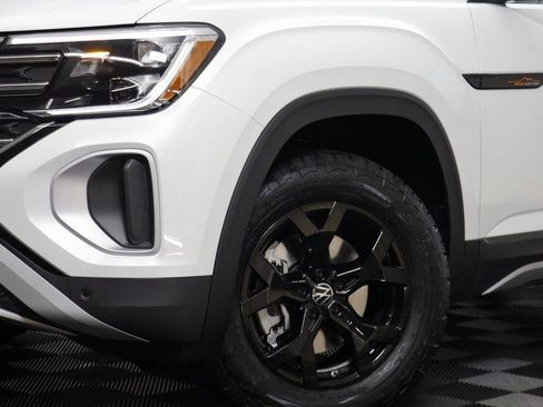 New 2026 Volkswagen Atlas Peak Edition image 3
