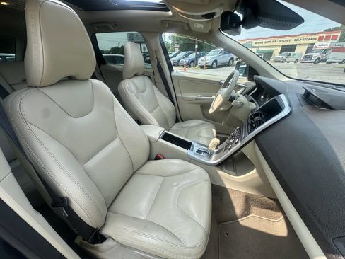 Used 2010 Volvo XC60 T6 image 22