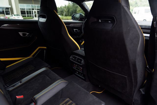 Used 2024 Lamborghini Urus Performante AWD/4WD image 30
