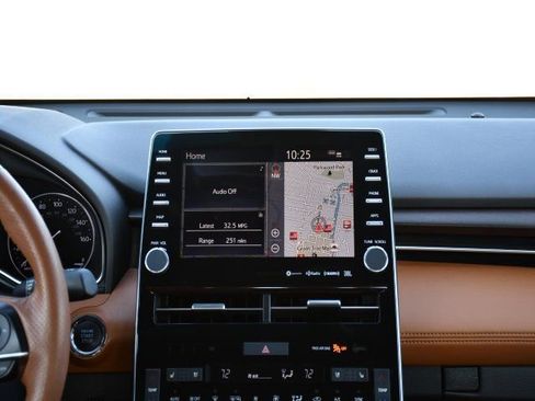 Used 2019 Toyota Avalon Limited image 27