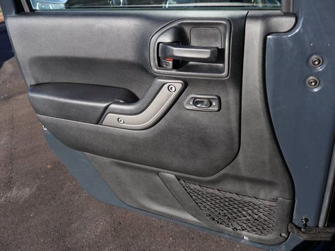 Used 2018 Jeep Wrangler Unlimited Sport S image 25