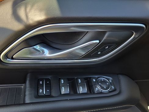 Used 2023 Chevrolet Suburban Premier image 14