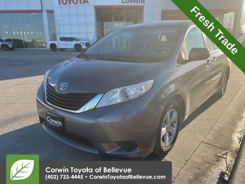 Used 2011 Toyota Sienna LE image 8