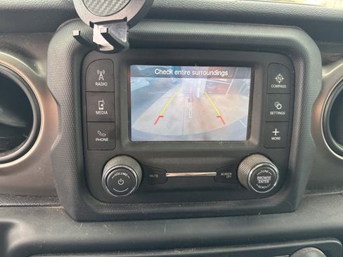 Used 2018 Jeep Wrangler Unlimited Sport S image 11