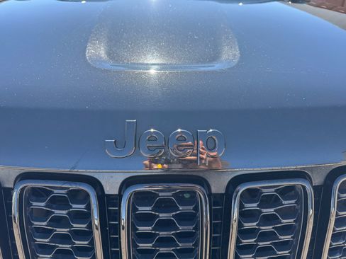 Used 2020 Jeep Grand Cherokee Altitude AWD/4WD image 11