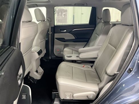 Used 2015 Toyota Highlander Limited image 23