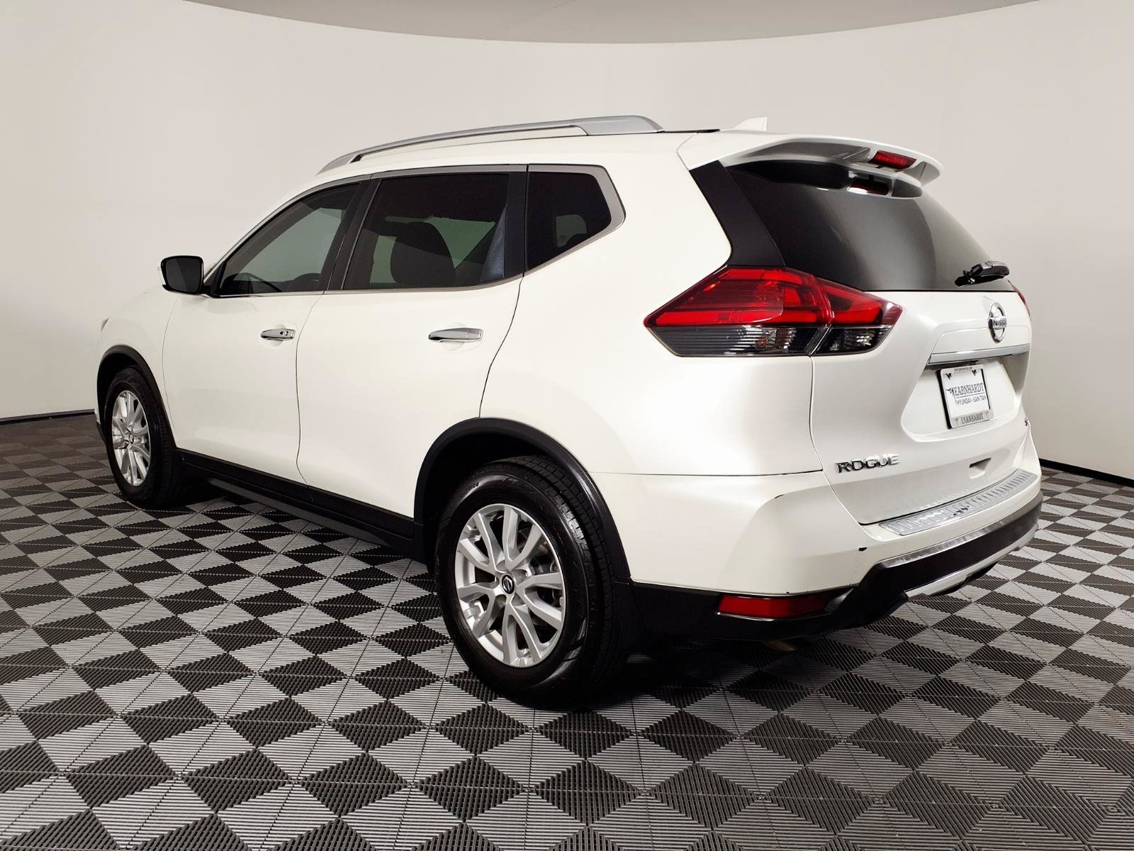 Used 2017 Nissan Rogue SV FWD image 6