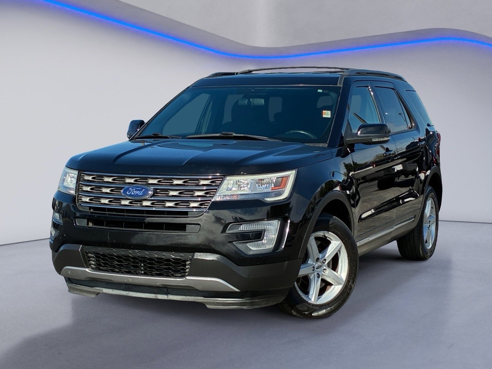 Used 2017 Ford Explorer XLT AWD/4WD image 2