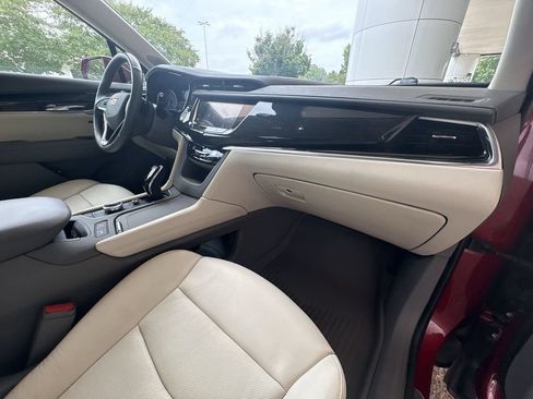 Used 2020 Cadillac XT6 Premium Luxury FWD image 30