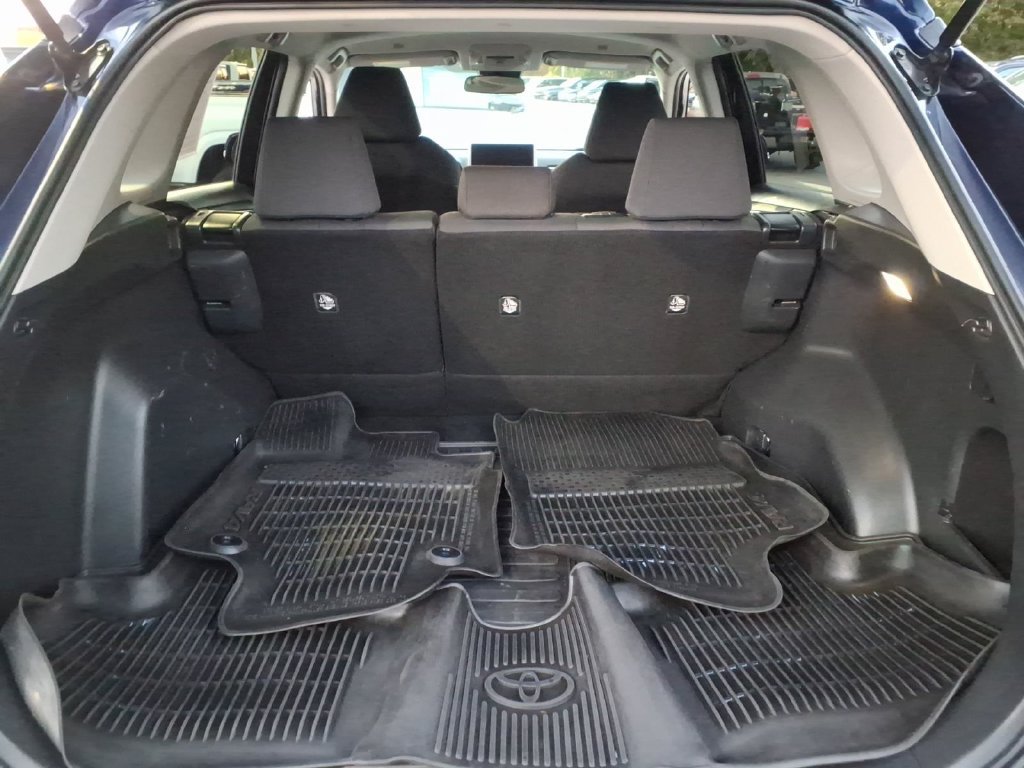 Used 2023 Toyota RAV4 XLE AWD/4WD image 19