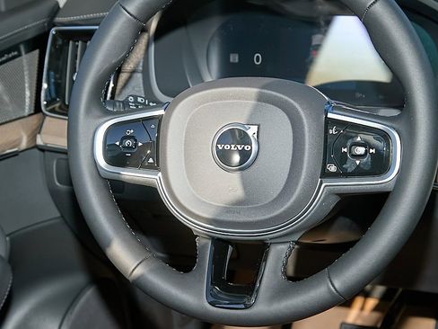 New 2026 Volvo XC90 B6 Plus w/ Protection Package image 28