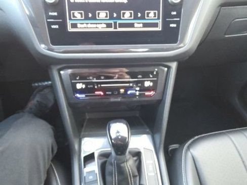 Used 2024 Volkswagen Tiguan SE AWD/4WD image 10