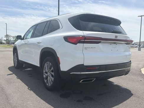 Used 2025 Buick Enclave Preferred AWD/4WD image 3