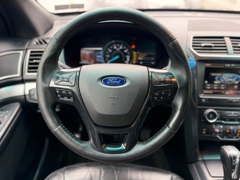 Used 2016 Ford Explorer XLT w/ Equipment Group 202A AWD/4WD image 45